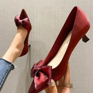 New high -heeled shoe women's fine heel pointed sexy single shoes